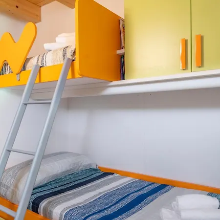 Guesthost - Lovely *